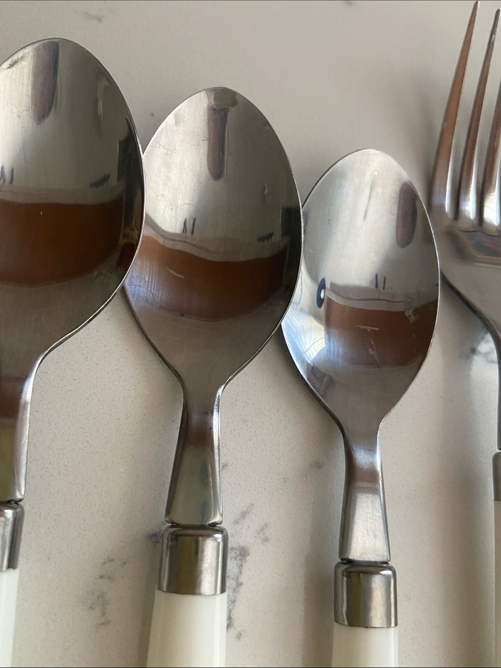 Vintage Mid Century White Handle Flatware Set 12 Pieces Stainless Taiwan - Picture 6 of 6